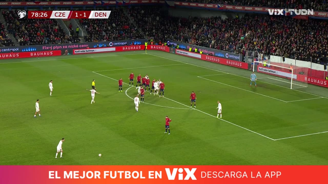 Dinamarca sigue intentando para conseguir el gol del gane en el tiempo regular