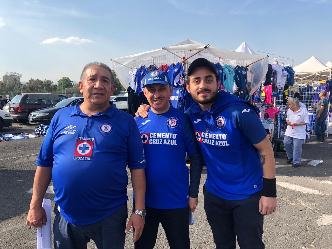 El estadio Azteca comienza a pintarse de azul para el juego entre la máquina y los tuzos.