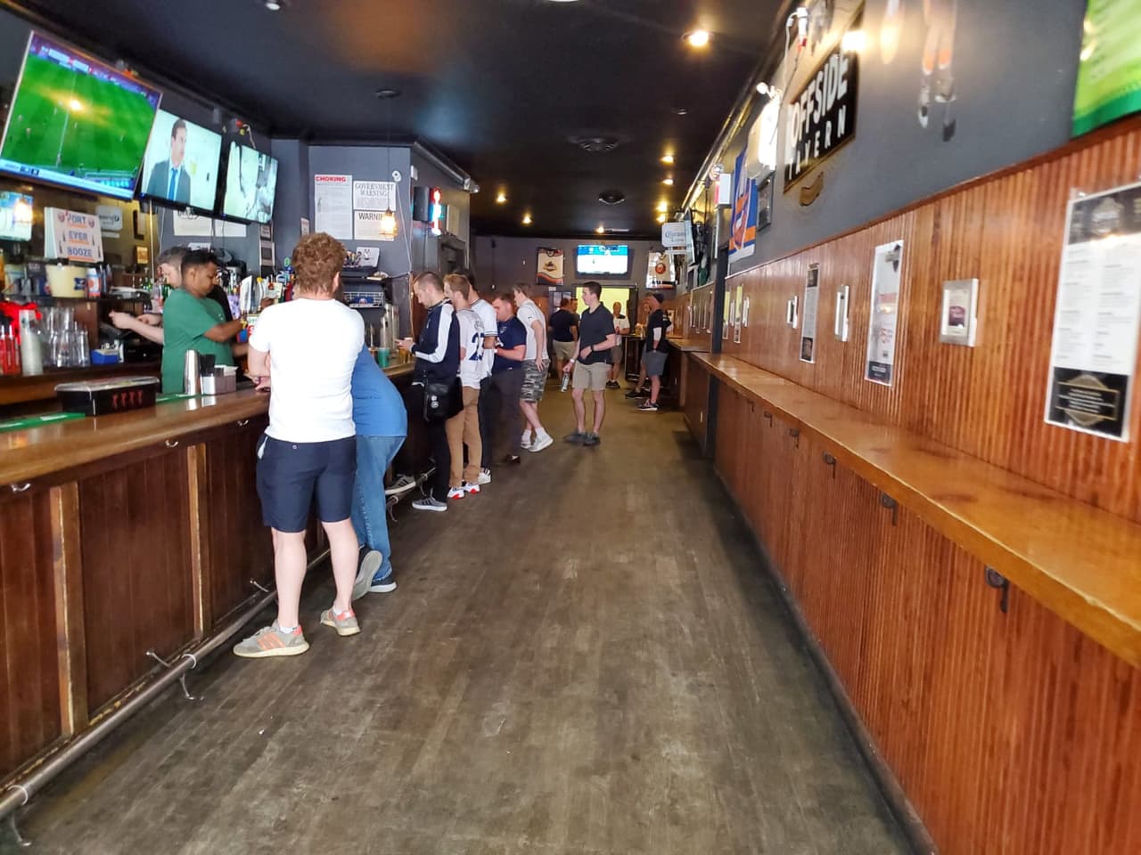 Los fanaticos del Tottenham colman los bares de New York para disfrutar juntos la Final de la UEFA Champions League.