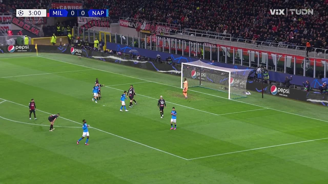 ¡TIRO ATAJADO! disparo por André-Frank Zambo Anguissa.