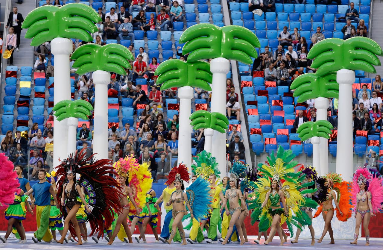 El colorido fue una de las cartas de presentación de esta clausura en San Petersburgo.
