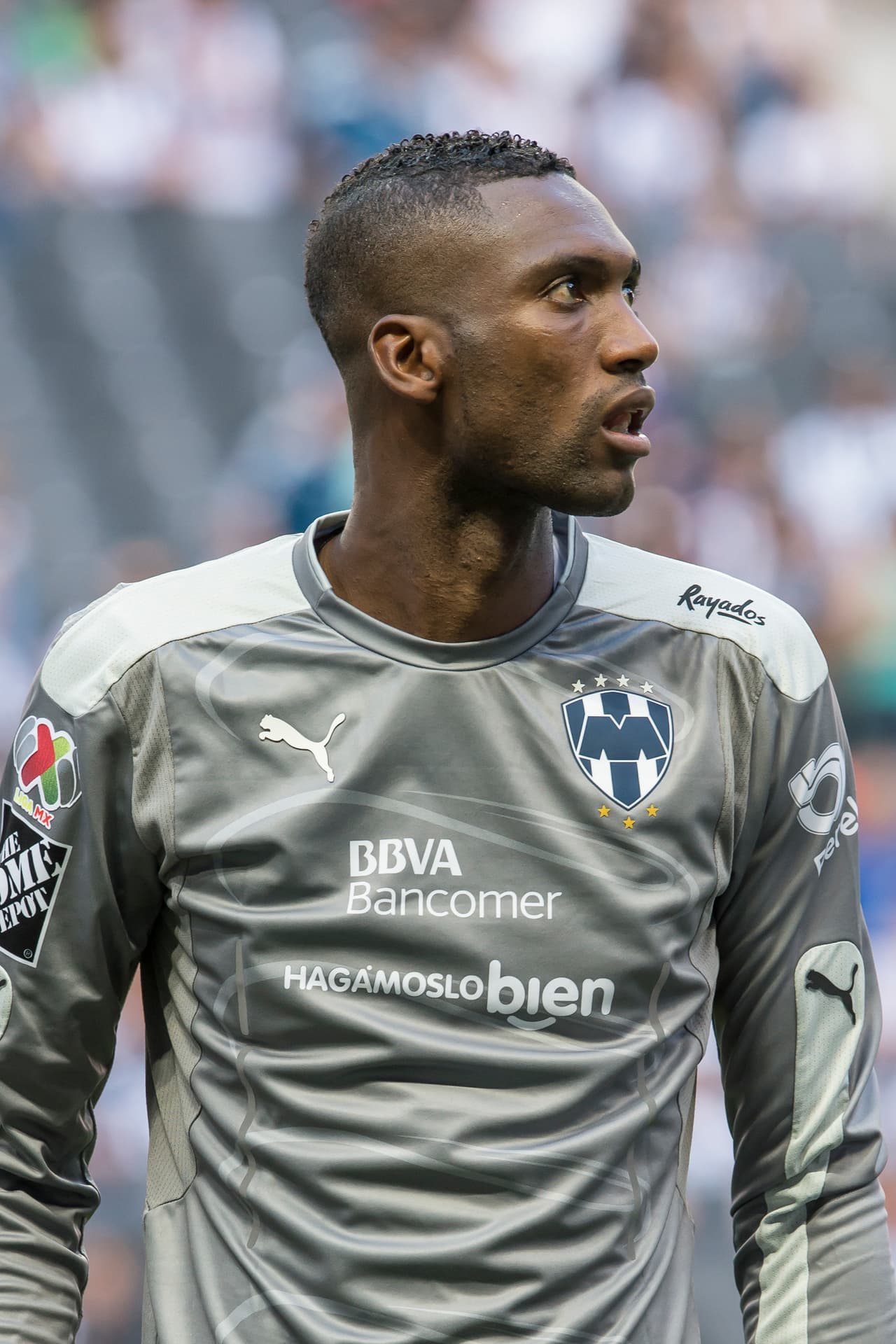 Alexander Domínguez es gran figura como arquero de Ecuador y es titular con Monterrey en México.