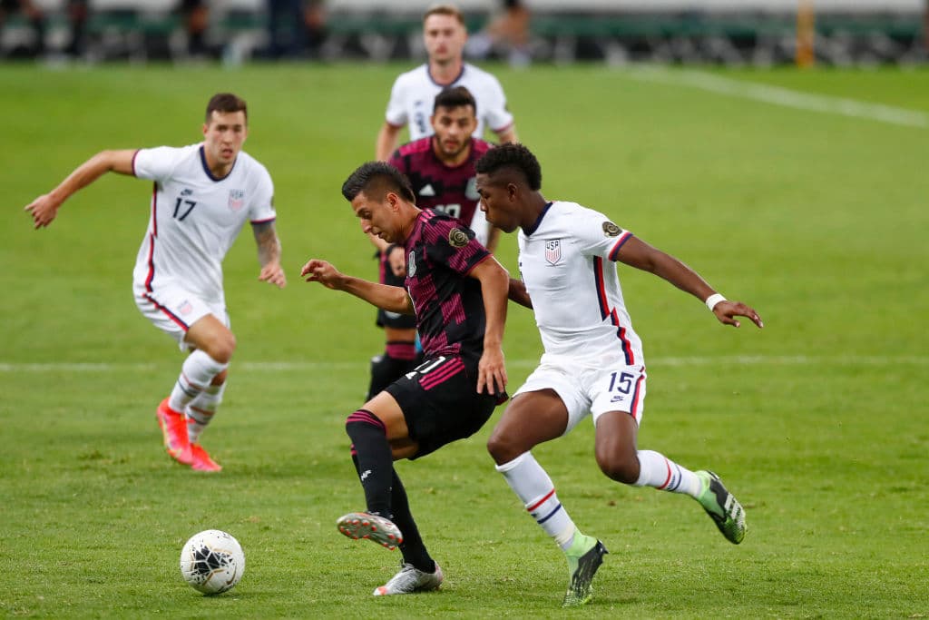 Con un zapatazo de Uriel Antuna al final del primer tiempo, México hace una fase de grupos perfecta al vencer 1-0 a los Estados Unidos.