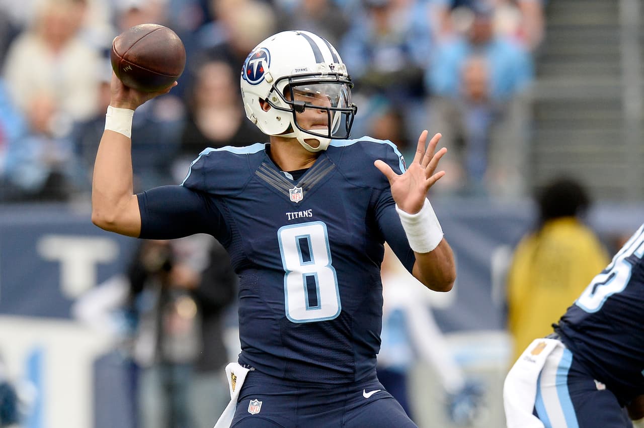 5.- El quarterback novato de Tennessee MARCUS MARIOTA pasó para 268 yardas con tres touchdowns para un rating de pasador de 118.2 puntos y agregó 112 yardas terrestres con un touchdown en la victoria de los Titans 42-39 contra Jacksonville.