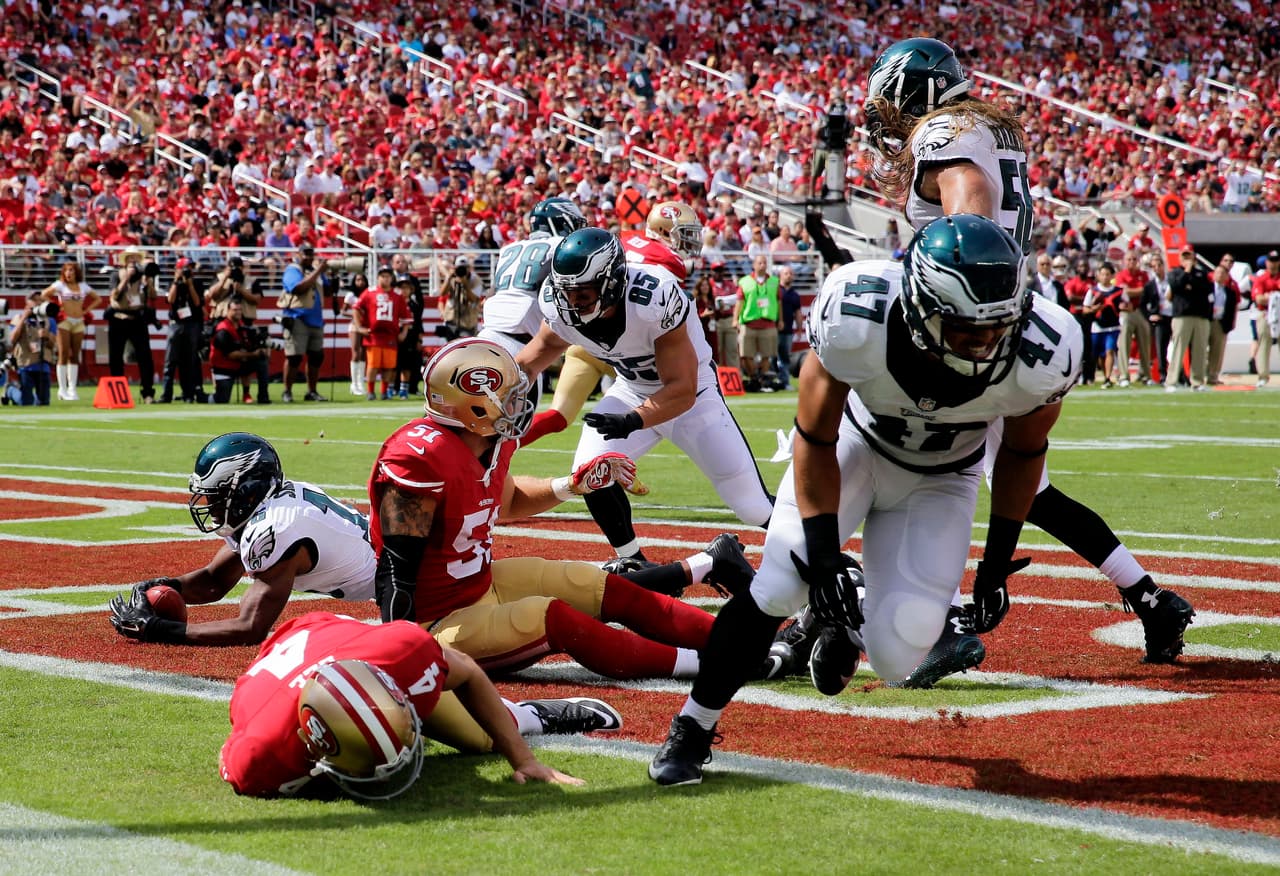 Los Eagles fueron también el último equipo en conseguir ese hito en un mismo juego (semana 4 de la temporada 2014). BRAD SMITH anotó en el regreso de patada de despeje bloqueada y el mismo Sproles regresó una patada de despeje 82 yardas para touchdown en aquel partido ante San Francisco el 28 de septiembre del 2014.