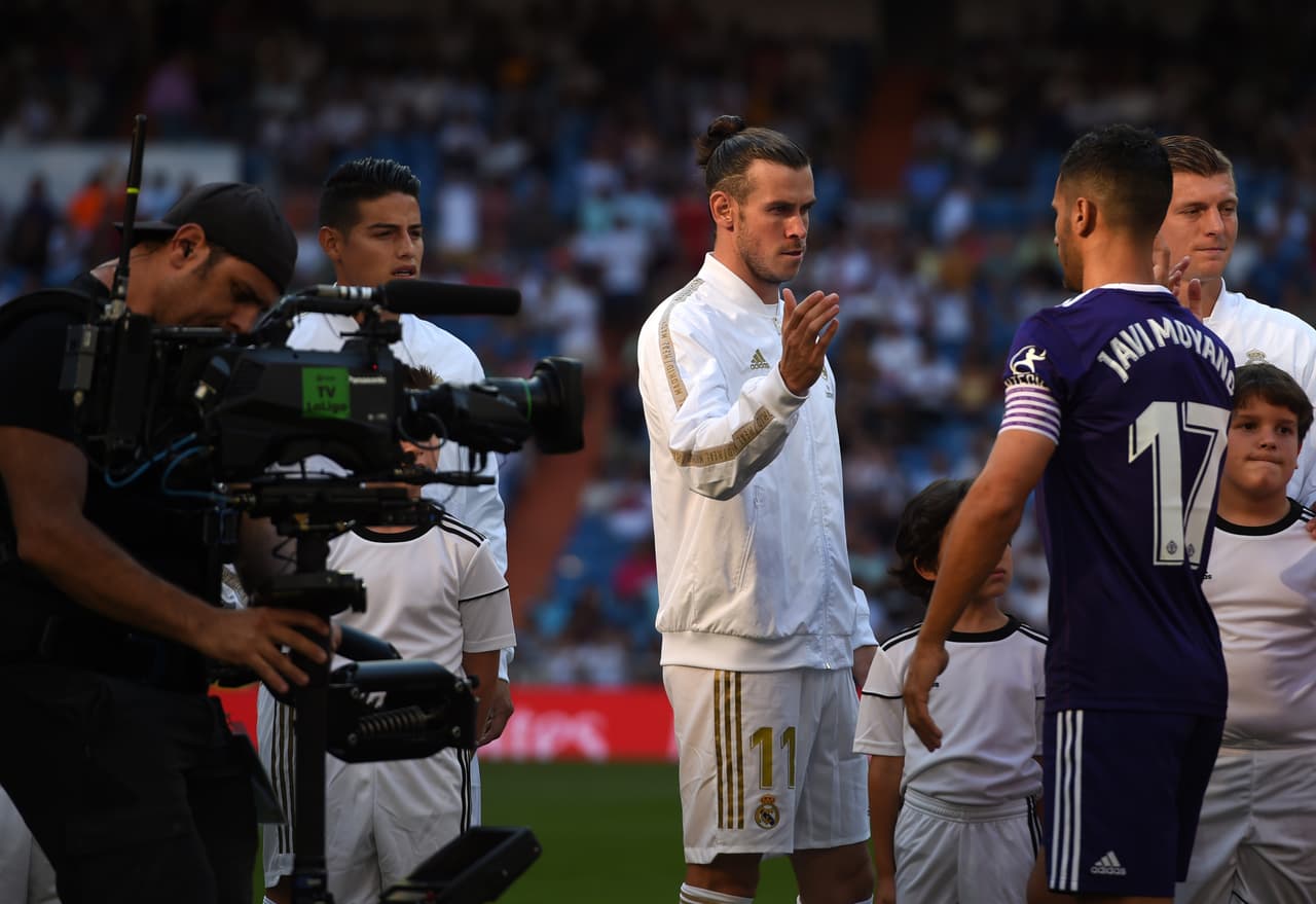 El Real Madrid empató 1-1 ante el Valladolid con goles de Benzema y Guardiola. El conjunto merengue sufrió ante el repliegue bajo del cuadro visitante y pierde dos puntos en la lucha por el título.