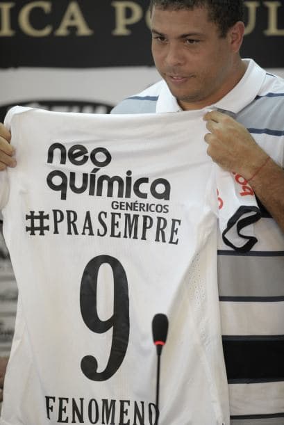 Corinthians le entregó esta playera como un homenaje por lo entregado al club, aunque él lo dio todo a los seguidores de este deporte, del que se mantendrá como uno de los más grandes en toda la historia. ¡Gracias Ronaldo!