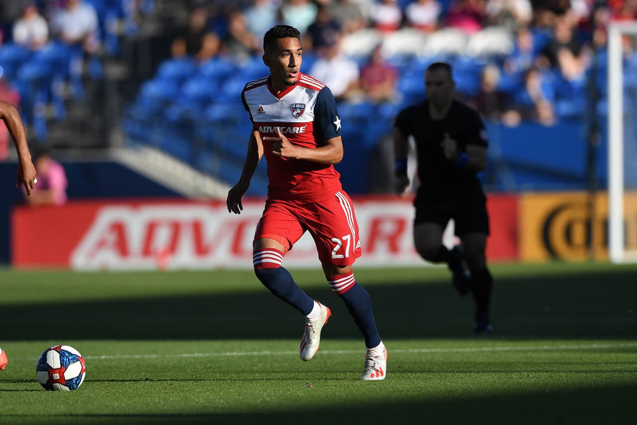 En el arranque de la parte complementaria, Matt Hedges se sacrificó al detener a Vela con una falta cuando este se escapaba solo, lo que le valió la expulsión. En esos primeros 45 minutos, el ‘Bombardero’ tuvo el empate desde el manchón penal. Pero Jesse González, arquero México-estadounidense mundialista con ‘El Tri’ Sub-20 en 2015 y que pidió su cambio ante FIFA para ser elegible para jugar para el Team USA en selección absoluta, se lo detuvo.