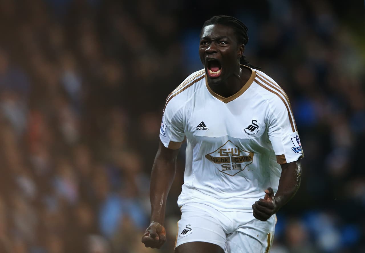 Bafetimbi Gomis tuvo un paso por lo bajo en la Premier con el Swansea City. Fueron dos temporadas y apenas 17 goles en más de 70 partidos.