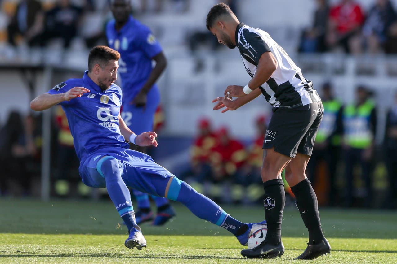 Con su labor en marca, Héctor Herrera (izquierda) apoyó a sus compañeros para mantener la ventaja inicial.