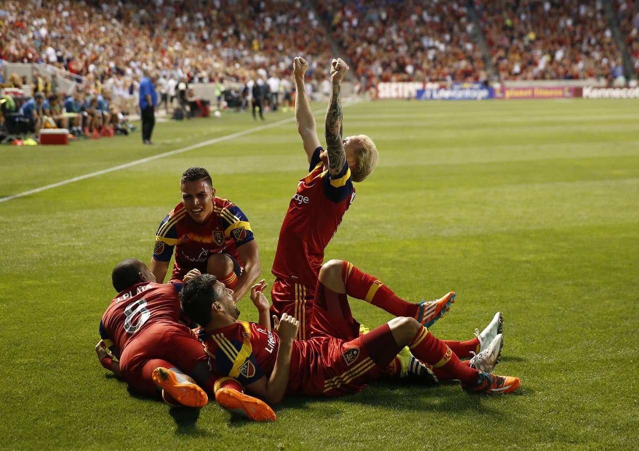 El festejo con tintes heroicos de Real Salt Lake, que derrotó 2-0 a Seattle Sounders.