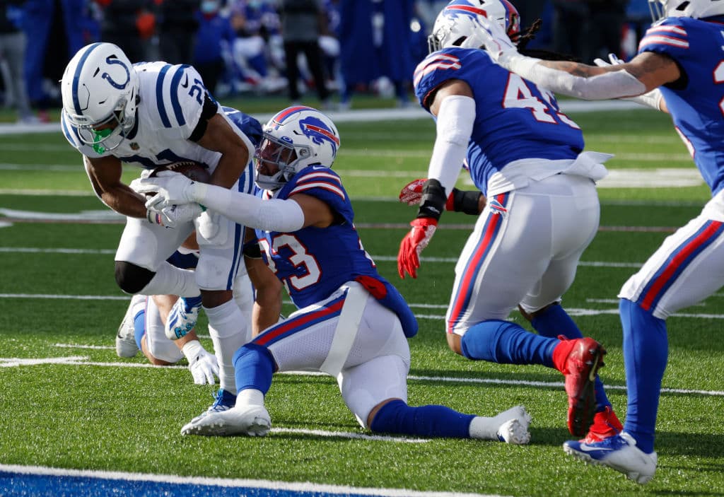 Es el primer triunfo de los Buffalo Bills en postemporada desde 1995. | Philip Rivers y los de Indianapolis estuvieron cerca de empatar el juego en los últimos minutos del dramático juego. Los Buffalo Bills dominaron el marcador todo el partido para finalizar 27-24.