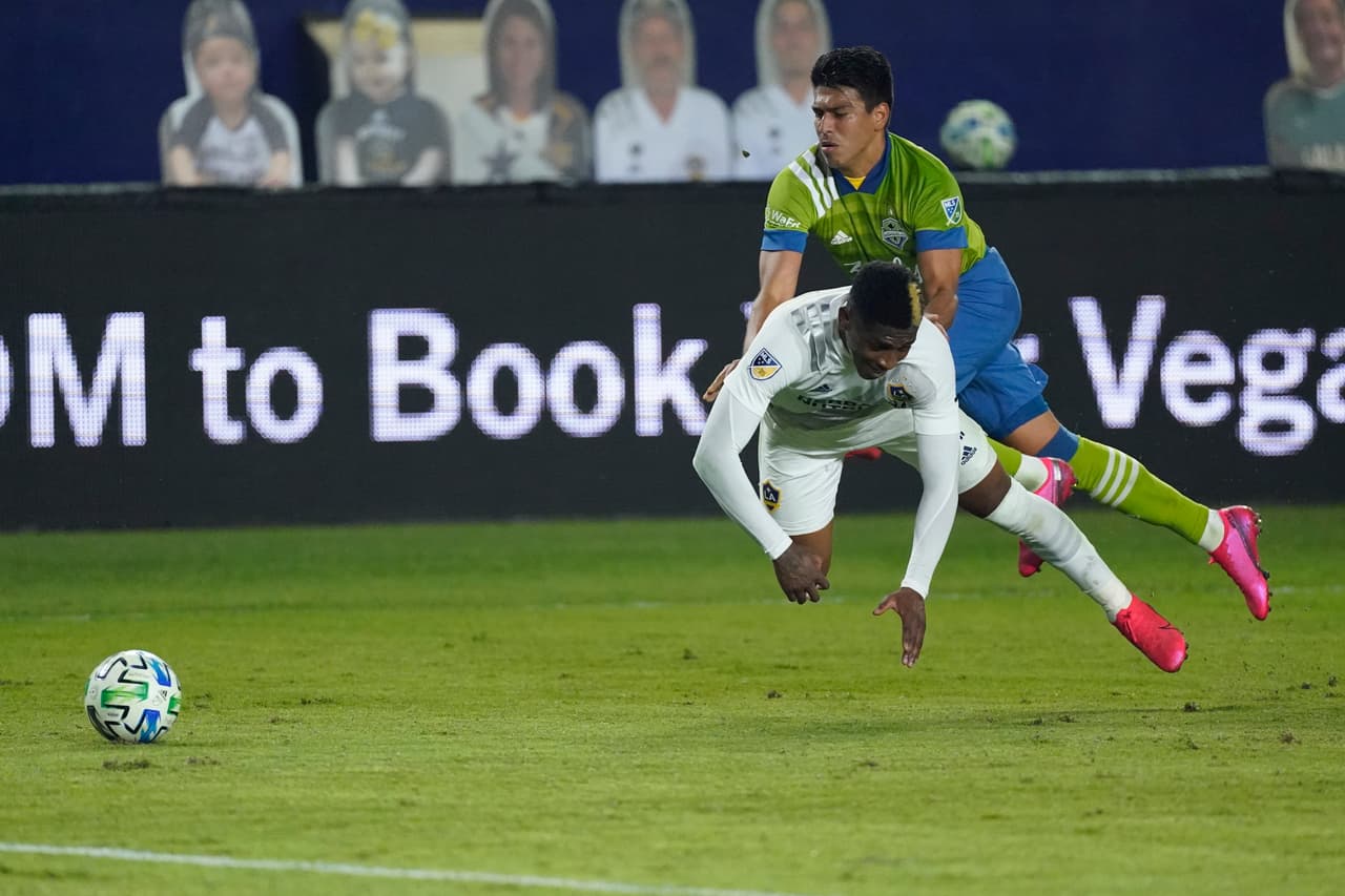 Javier Hernández adelantó al Galaxy al minuto 78 y Raúl Ruidiaz se encargó de empatar el encuentro en el último minuto del partido.
