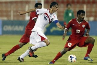 Bryan Ruíz en el juego que disputó Costa Rica ante Omán.