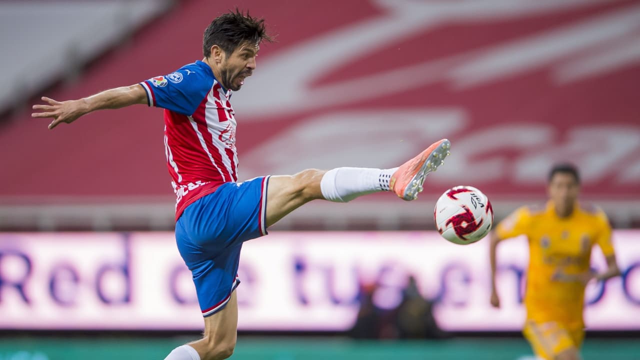 Luis Fernando Tena agradece exhibición de Tigres a Chivas