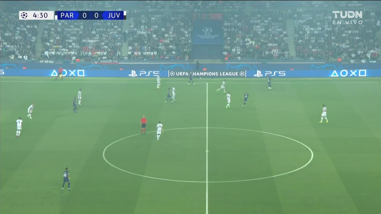 ¡GOL!  anota para Paris Saint-Germain. Kylian Mbappé