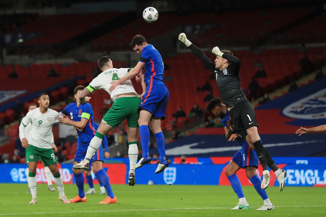 En duelo de preparación a la quinta fecha de la Nations League, el cuadro inglés goleó en Wembley. | Maguire (18’) abrió el marcador, Sancho (31’) hizo el segundo y Calvert-Lewin (56’) selló la goleada. Inglaterra se medirá a Bélgica e Irlanda se enfrentará a Gales en la J5 de la justa europea.