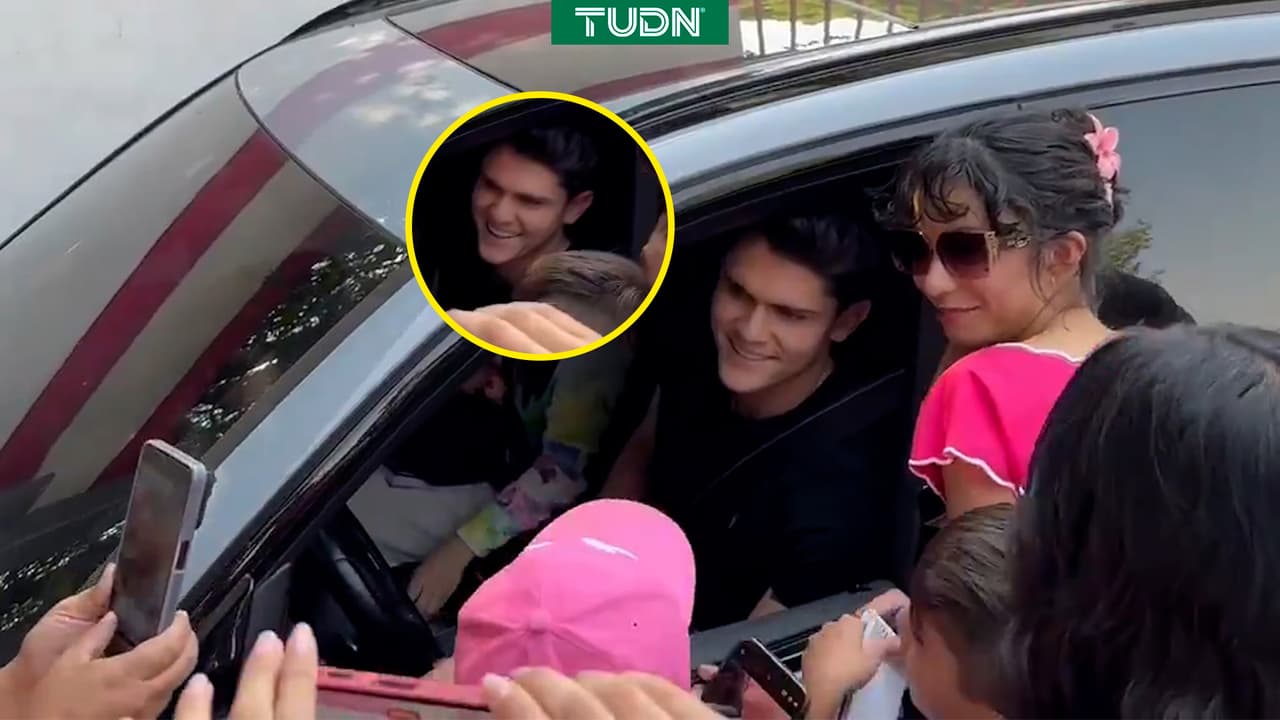 Israel Reyes es sorprendido con insólita propuesta de una fan