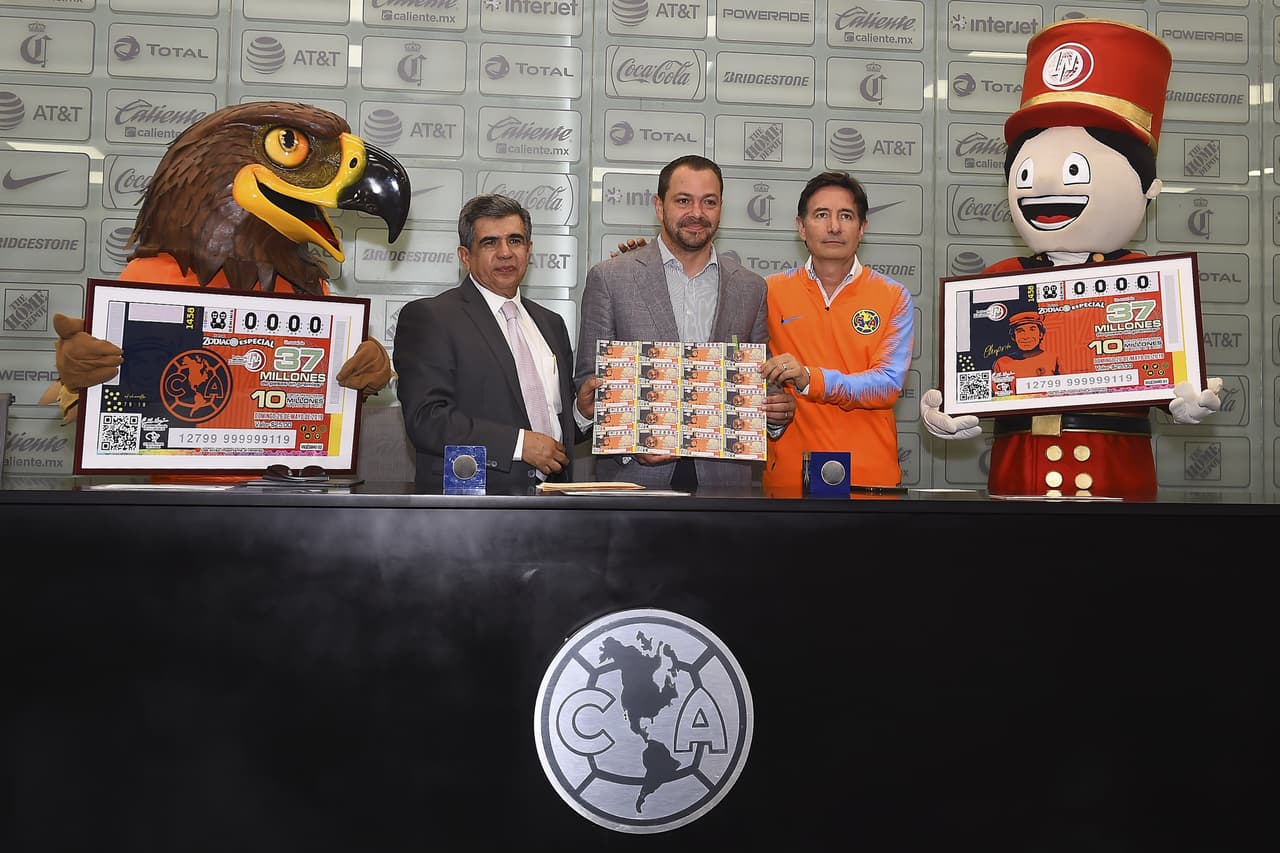 Este martes, con motivo de los 40 años de El Chanfle, la Loteria Nacional y el América hicieron el lanzamiento oficial del billete conmemorativo el cual tendrá el escudo de las Águilas y la cara del personaje de Roberto Gómez Bolaños. Al evento asistieron, entre otros, Roberto Gómez Fernández, hijo del actor, y Santiago Baños, presidente del club.