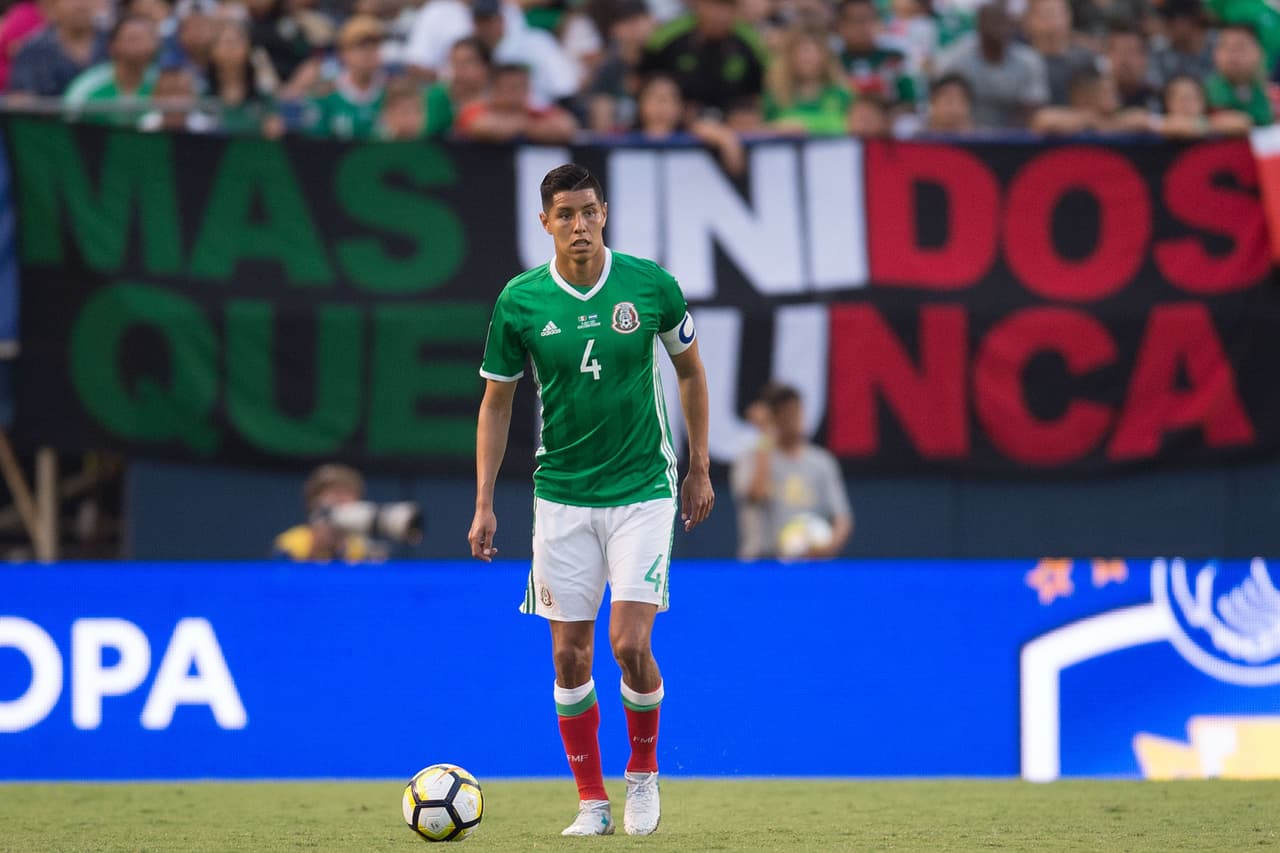 4) HUGO AYALA – Seguro en la zaga central, intentó colaborar en algunas pelotas paradas en ofensiva pero se quedó corto. El jugador de Tigres se queda con un 6.