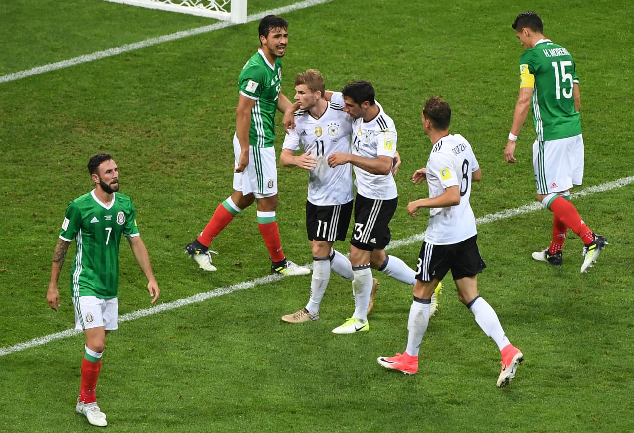 29 de junio: Alemania goleó 4-1 a México en las semifinales de la Copa Confederaciones.