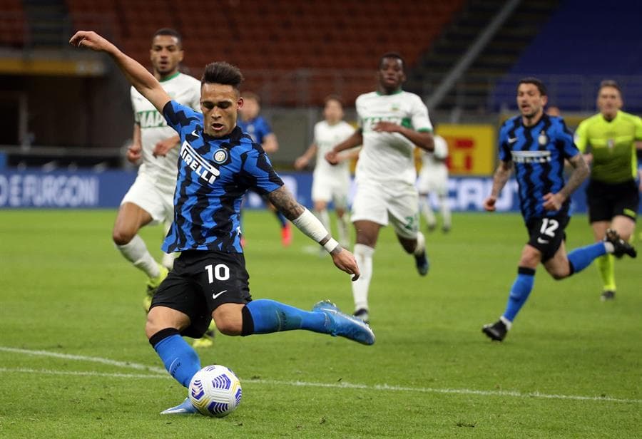 Con goles de Romelu Lukaku y Lautaro Martínez, los 'Nerazzurri' se llevan la victoria sobre el Sassuolo durante la Jornada 28 de la Serie A. El único tanto para la visita fue por parte de Hamed Junior Traoré al minuto 85 del encuentro. El Inter queda como líder absoluto de la liga italiana.