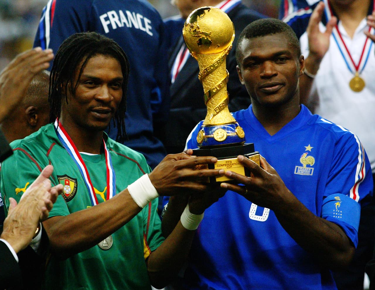 El capitán francés Marcel Desailly compartió la Copa Confederaciones con el capitán camerunés Rigobert Song,
<a href="http://www.univision.com/deportes/fifa-copa-mundial/cuando-un-perro-salvo-la-vida-de-un-leon-el-drama-de-rigobert-song" target="_blank">quien hace poco sufrió un derrame cerebral</a>.