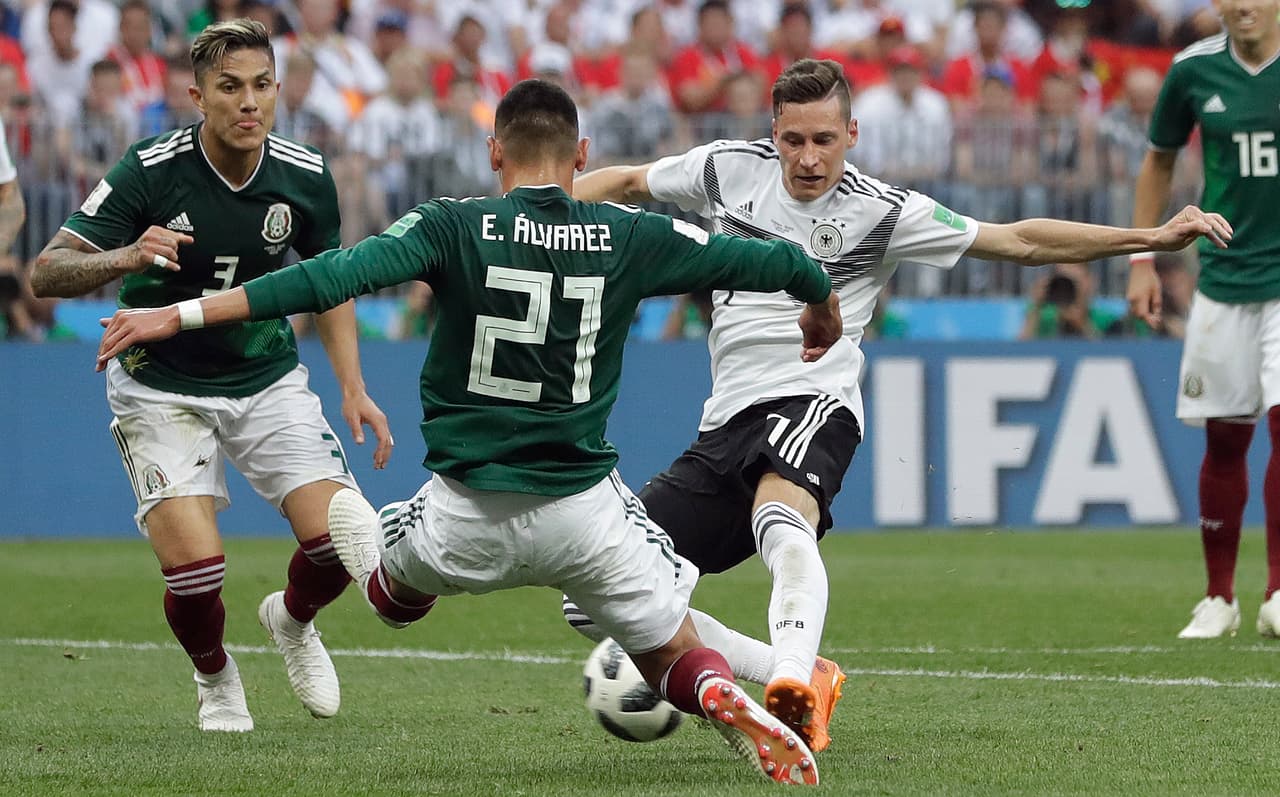 Ante la vigente campeona, invicta en Mundiales desde Sudáfrica 2010, el defensa central fue uno de los que evitó que la portería mexicana fuera vulnerada.