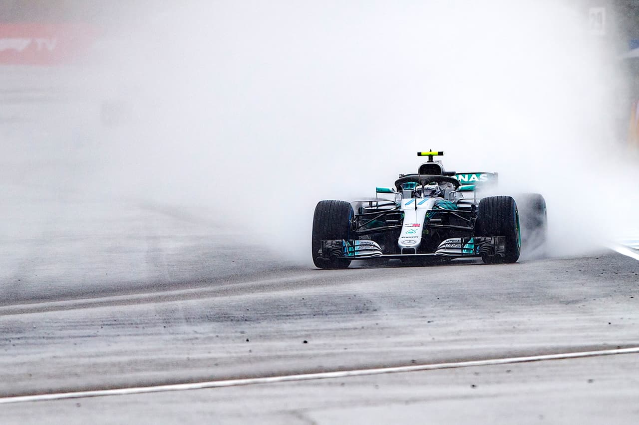En medio de la lluvia y sin tantos problemas como su compañero Lewis Hamilton, el finlandés Valteri Bottas registró 1:11:416 para ser segundo en las posiciones de partida.