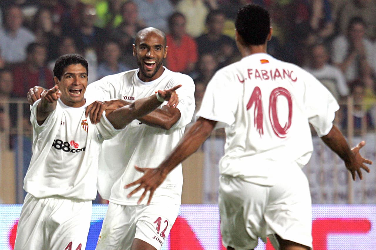 La primera final de los últimos doce años entre Sevilla y Barcelona se jugó en la Supercopa de la UEFA disputada en Mónaco en el año 2006.