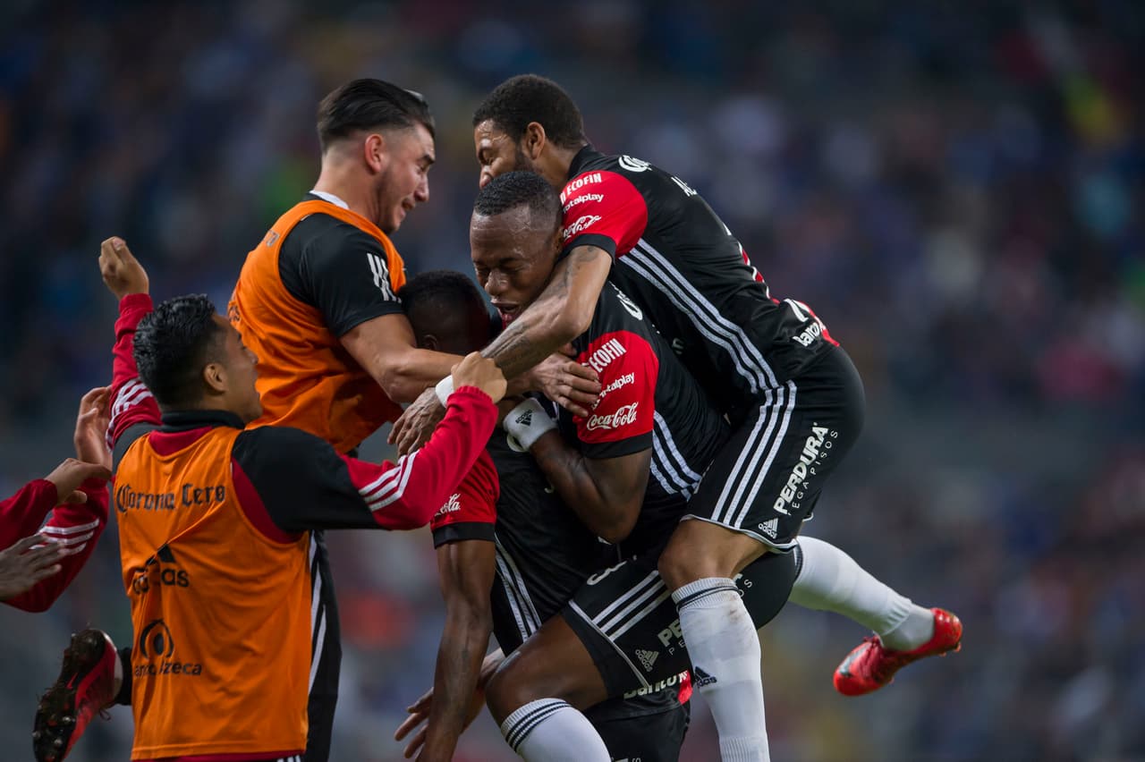 Sin embargo, Atlas tuvo por primera vez en la campaña los arrestos para soportar los embates del rival y venir de atrás para anotar. De nuevo, en esta historia debió venir Barreiro, ahora con un disparo raso desde fuera del área que se coló a las redes a los 72 minutos.