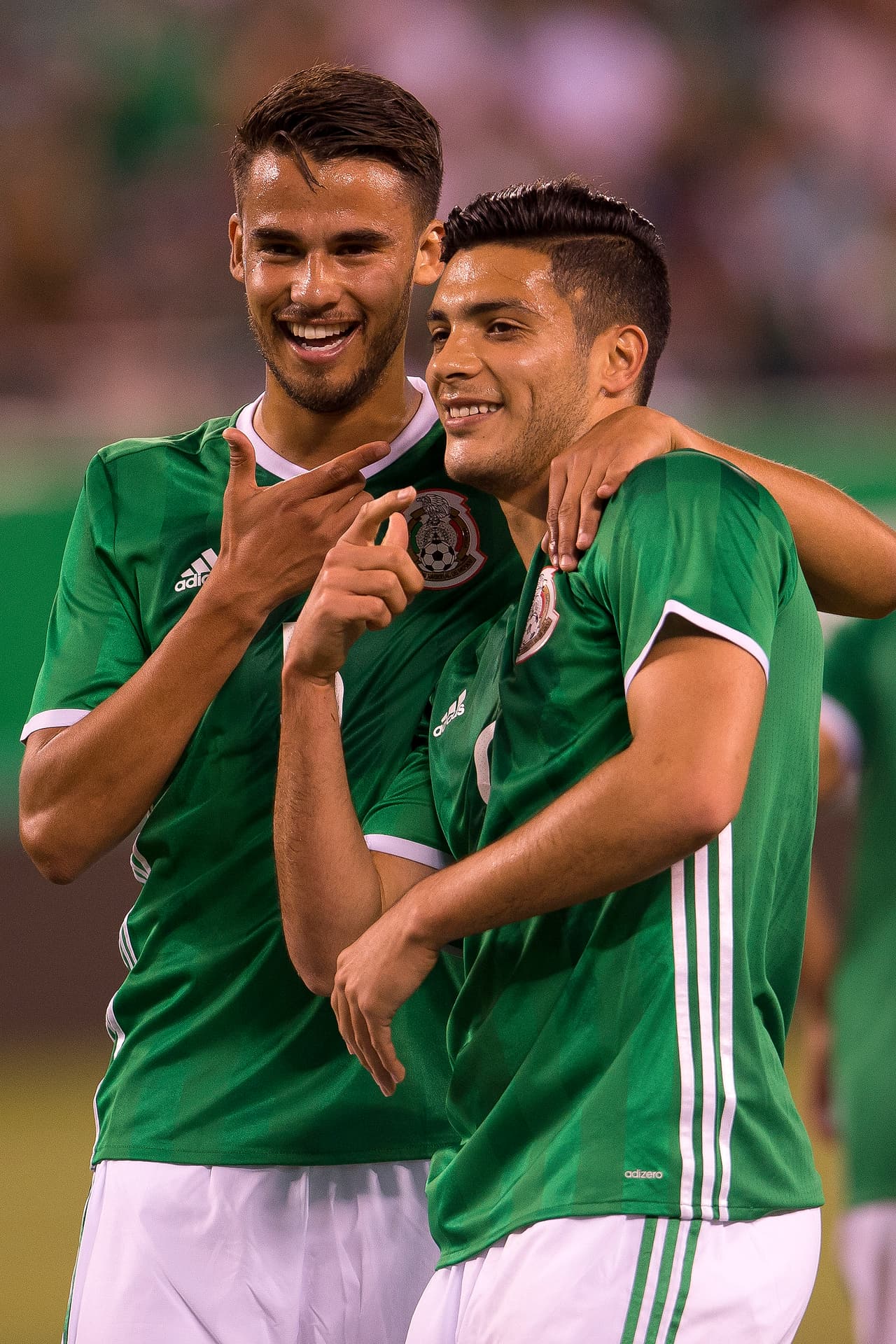 Jiménez celebró su gol de esta peculiar forma junto a su excompañero en las Águilas del América, Diego Reyes.