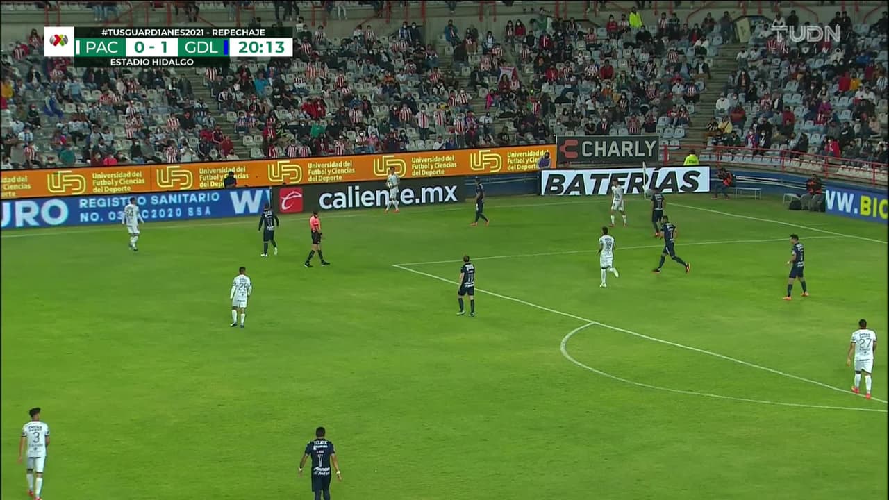 ¡TIRO ATAJADO! disparo por Roberto Carlos de la Rosa.