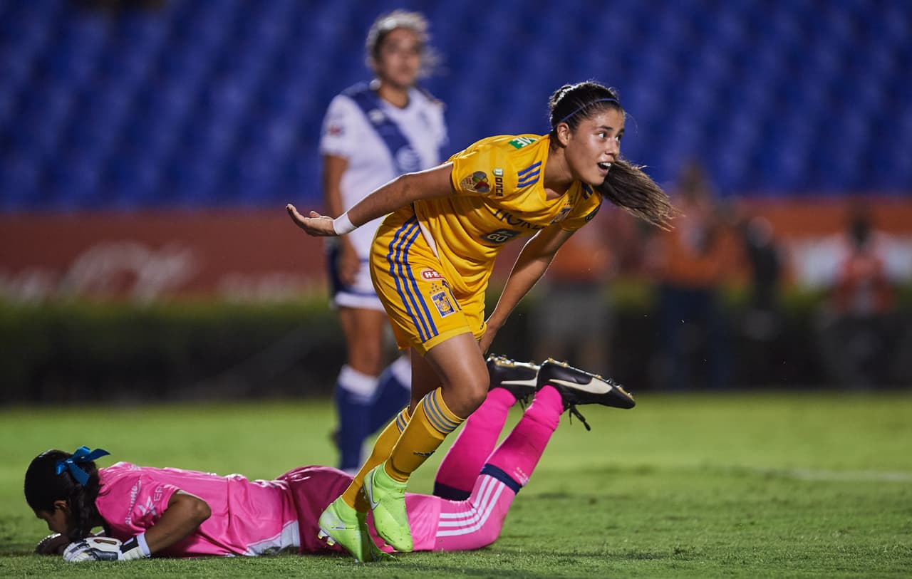 Desde los once pasos, Katty Martínez cambió la falta por el tercer gol para las locales. 
<br>