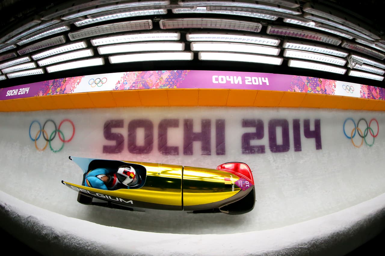 Y su cercanía con las Montañas del Caúcaso la hacen propicia para deportes de nieve. Hospedó los Juegos Olímpicos Invernales 2014.