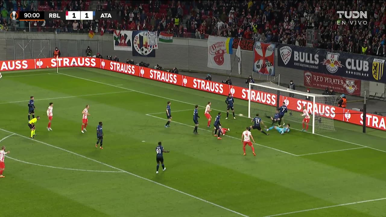 ¡TIRO ATAJADO! disparo por Emil Forsberg.