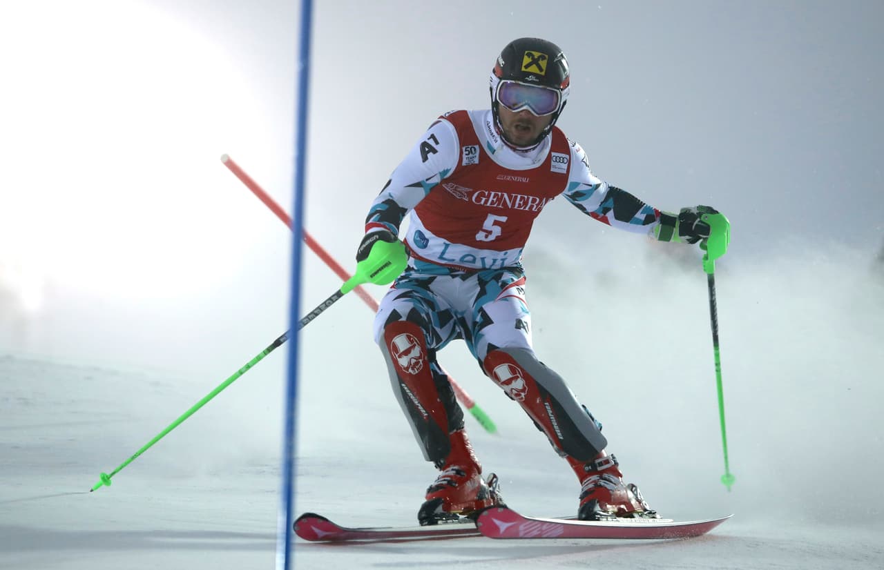 El primer eslalon de la temporada de la Copa Mundial de esquí alpino, disputado en el estadio Levi Black, de Levi, (Finlandia), tuvo como ganadores a la estadounidense Mikaela Shiffrin y al austríaco Marcel Hirscher, en un escenario marcado por la belleza de sus paisajes.