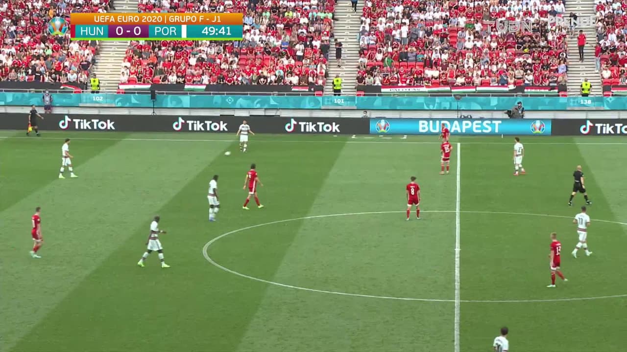 ¡TIRO ATAJADO! disparo por Ádám Szalai.