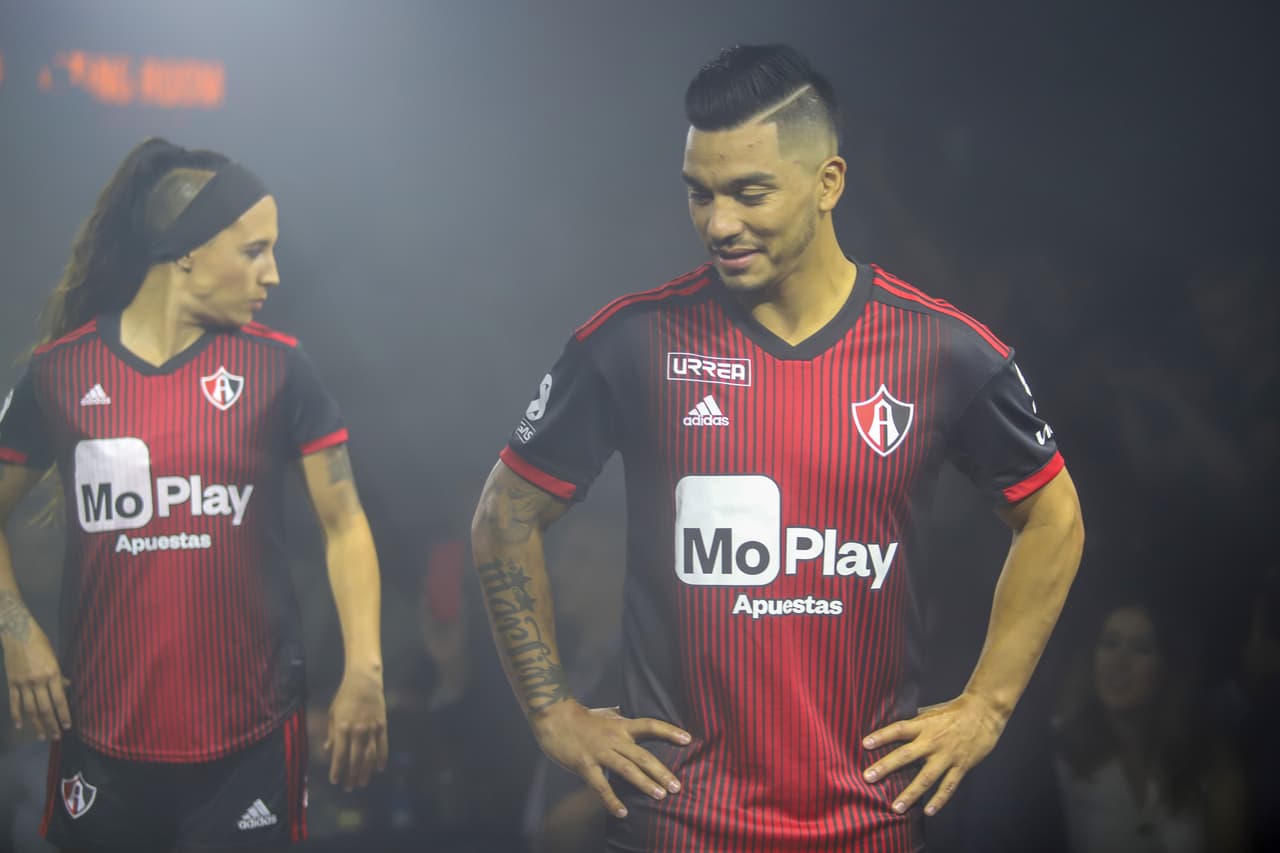 En la noche del jueves, Atlas hizo la presentación de sus nuevas armaduras para la temporada 2019/20 de la Liga MX. A pesar de las críticas por la playera titular y su nuevo diseño, en el equipo esperan que a la afición le guste cada vez más con la llegada de los buenos resultados deportivos.