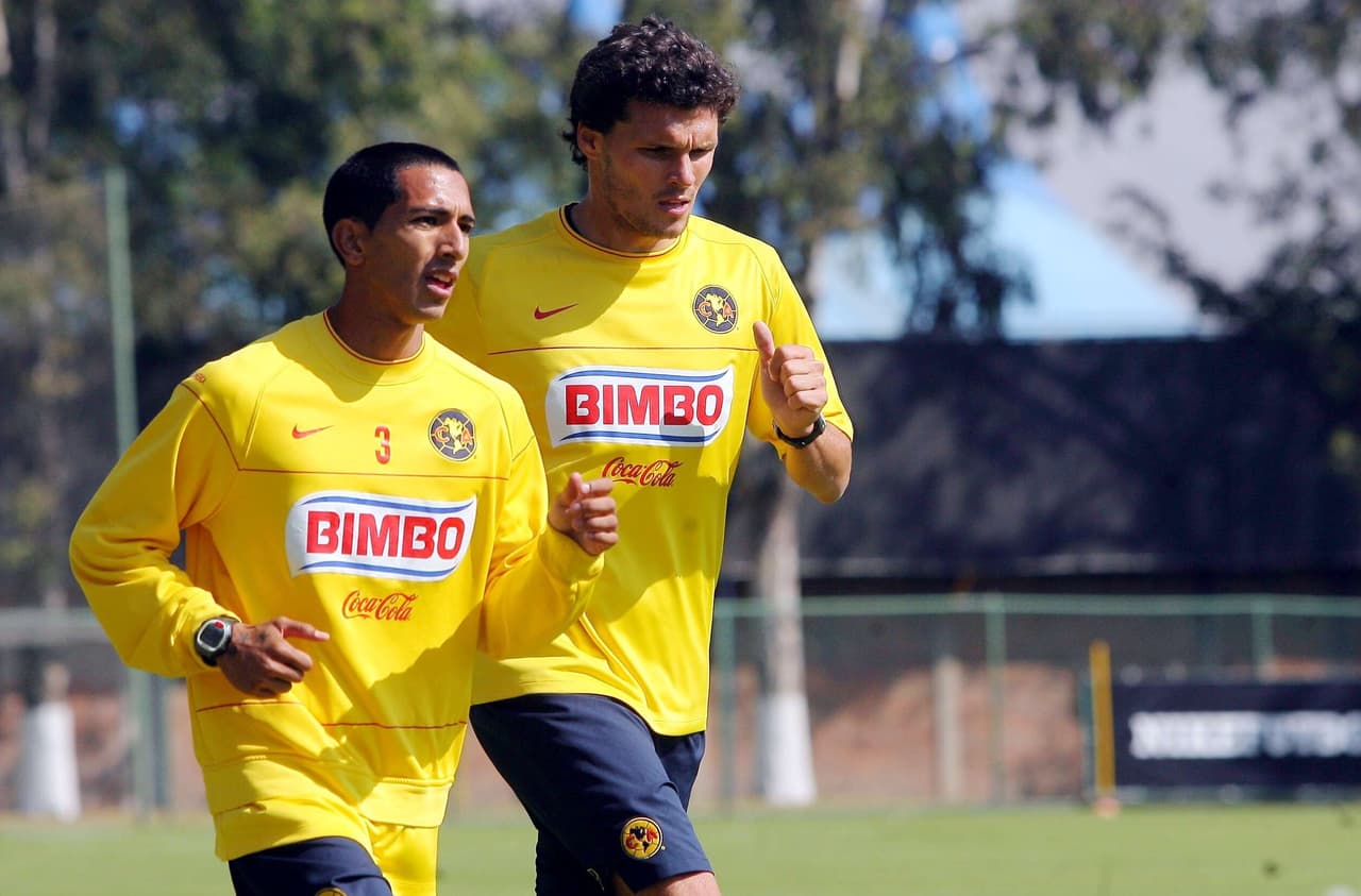 La lucrativa relación entre Santos Laguna y el América inició en el 2009 con las ventas de Edgar Castillo y el argentino Fernando Ortiz al Nido de Coapa. Ambos duraron meses apenas.