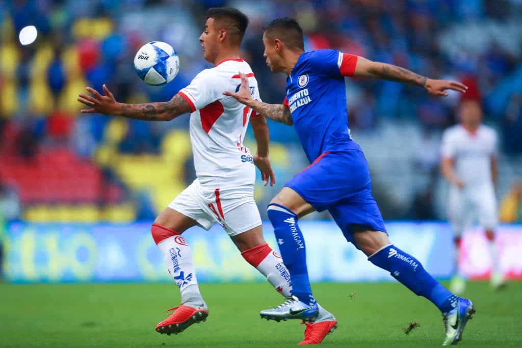 Sin embargo la defensa del equipo cementero se las arregló para mantener a raya a los choriceros, frustrándolos intentona tras intentona.