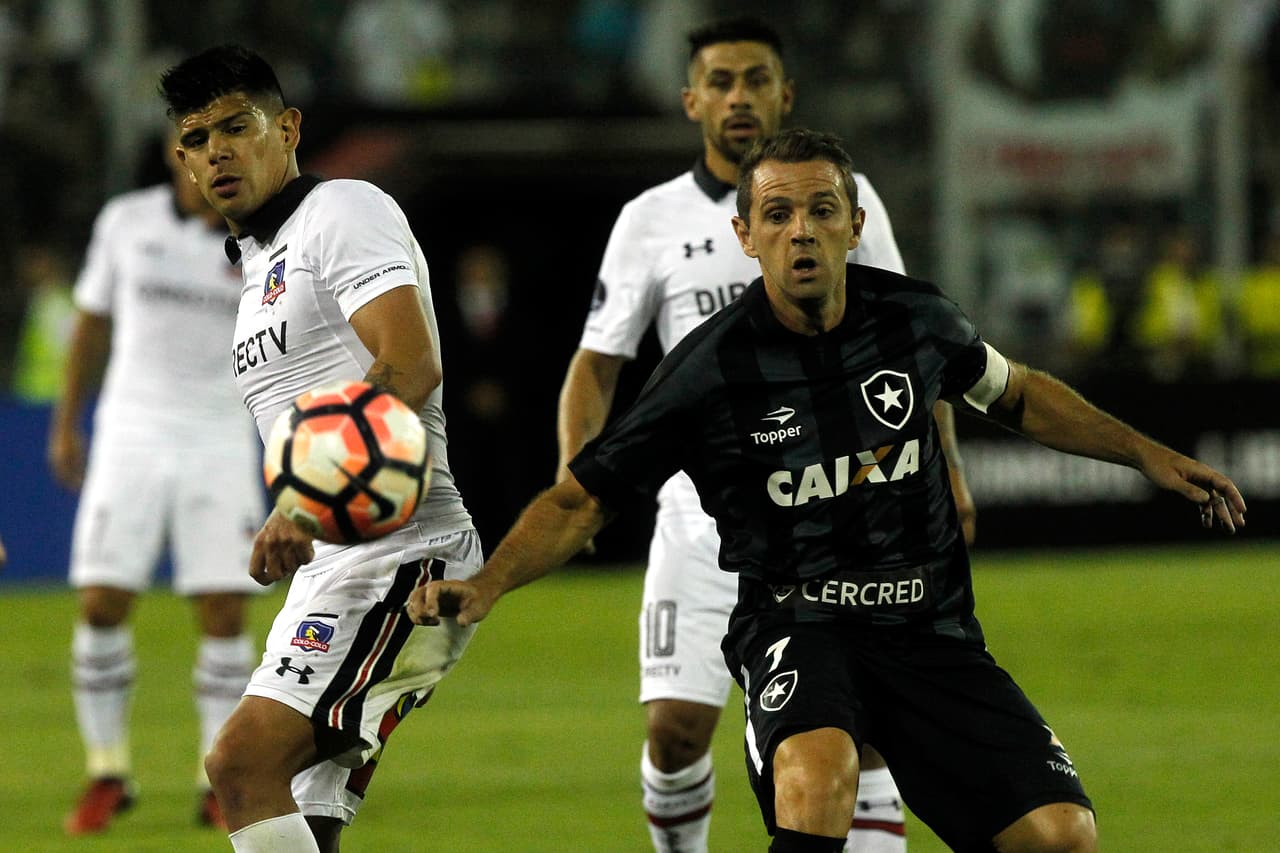 El chileno Esteban Pavez (Colo Colo), que ya fue sondeado en el pasado mercado mexicano, vuelve a sonar y los equipos que lo pretenderían son Necaxa, Morelia y Pumas.s