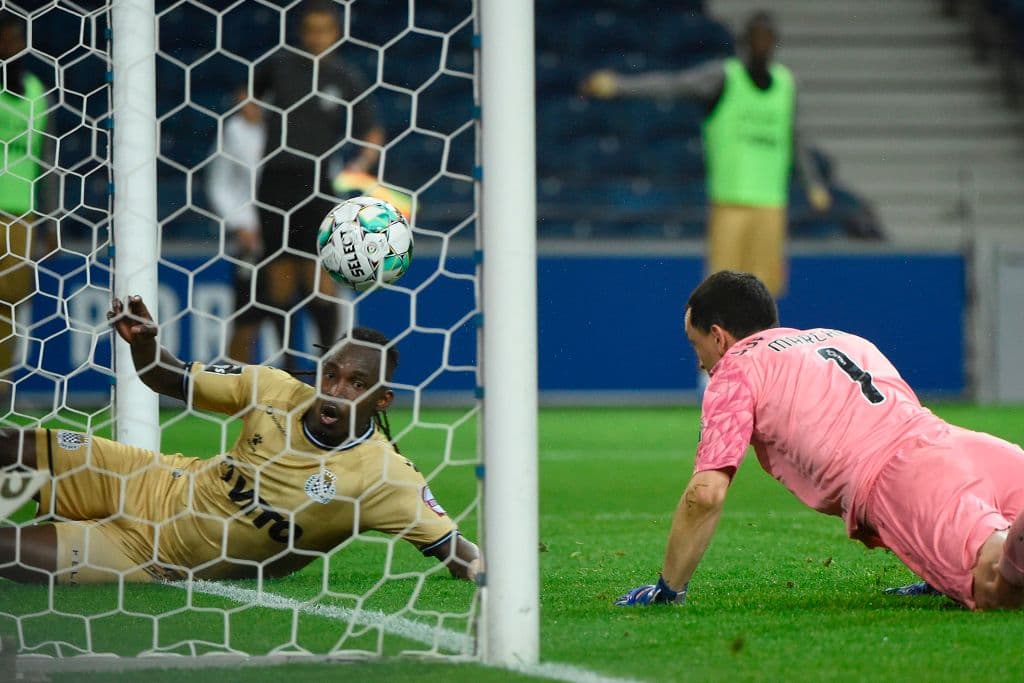 Jackson Porozo (8’) adelantó a Boavista y Alberth Elis (45+1’) crecía la diferencia. Taremi (54’) y Oliveira (82’) emparejaron los cartones. Hacia el final del juego, Porto daba vuelta al marcador, pero el tanto sería anulado. Porto se medirá a Juventus en los Octavos de la Champions a media semana.