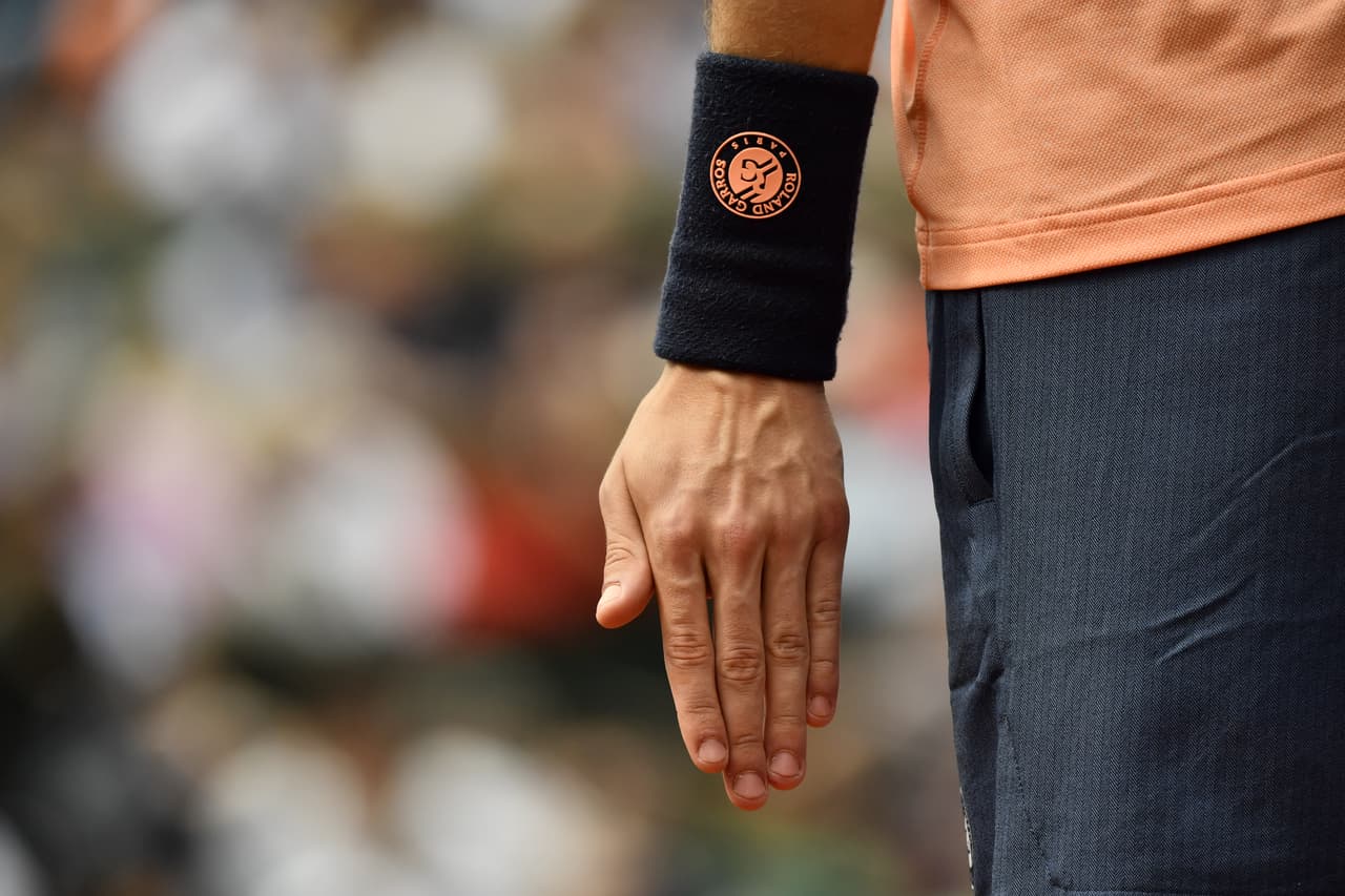 Ellos está atentos no solo a recoger las pelotas sino a apoyar en lo necesario para que el campo esté estable y libre de cualquier objeto extraño.