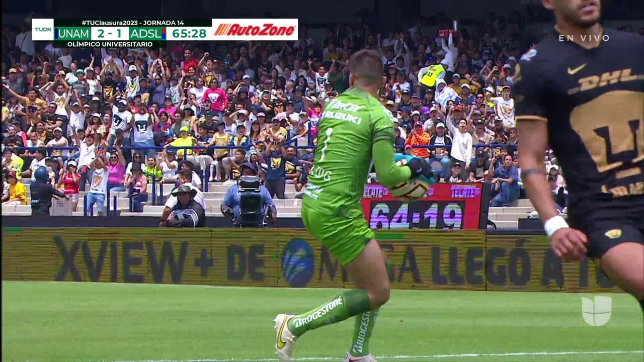 ¡TIRO ATAJADO! disparo por Eduardo Salvio.