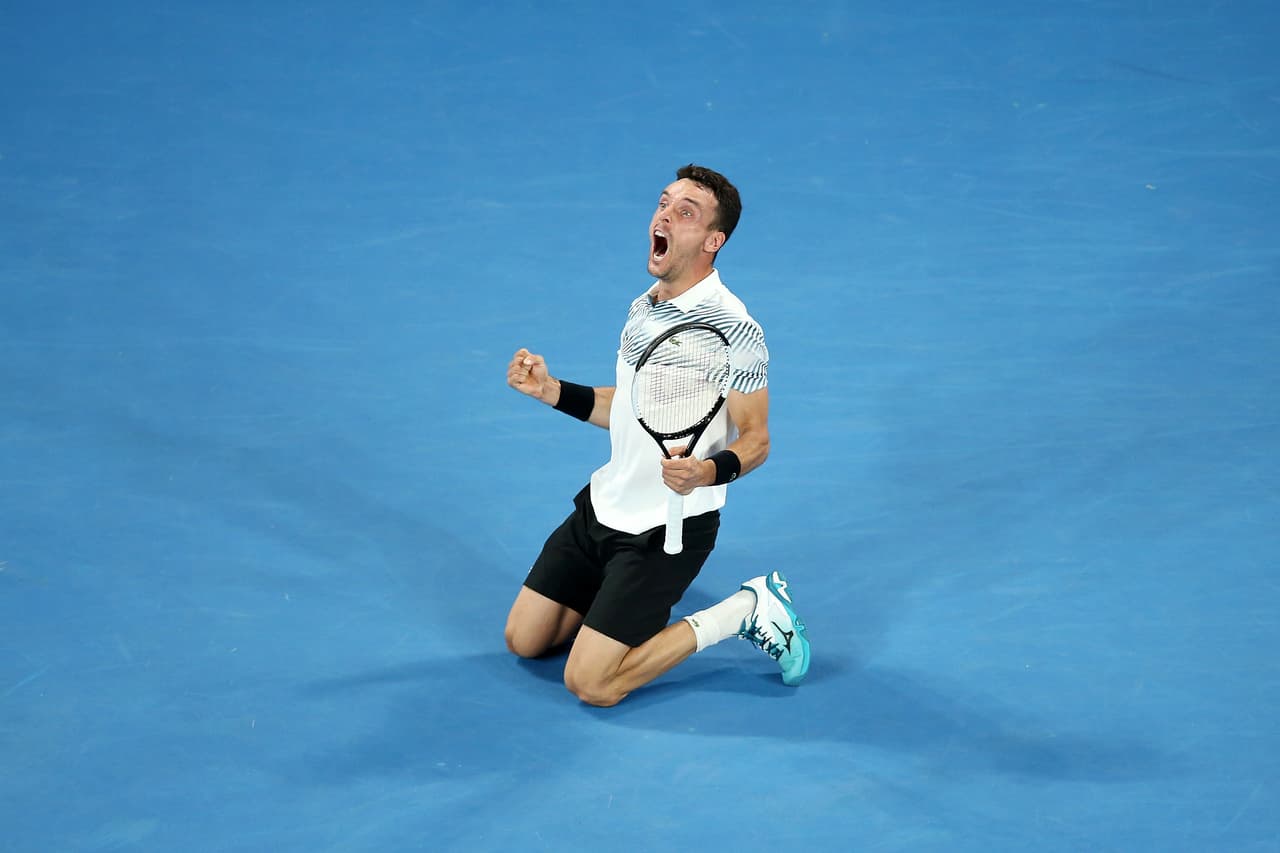 El español Roberto Bautista, que antes eliminó al británico Andy Murray, venció 6-3, 6-1, 3-6, 6-7 (6), 6-4 a John Millman en emotivo juego.
