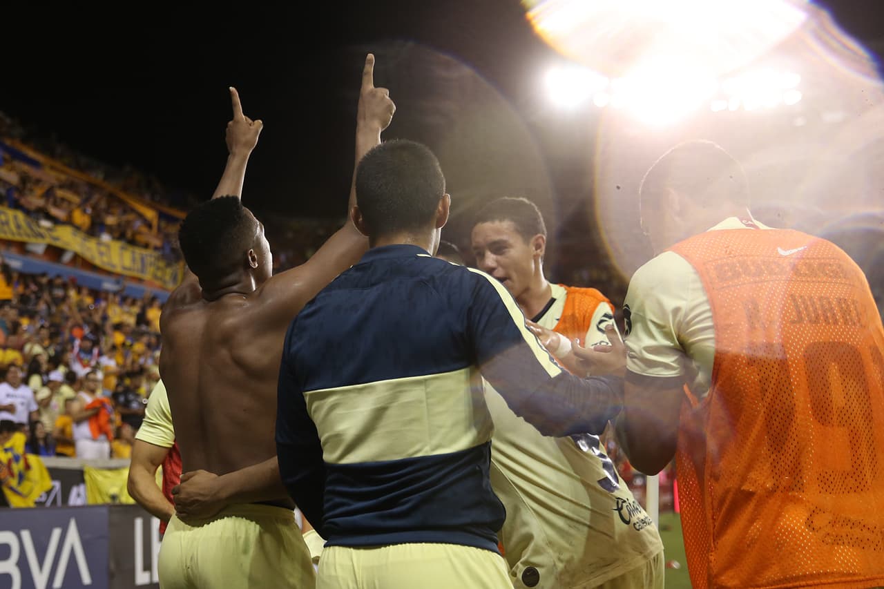 Un autogol de Bruno Valdez de último minuto y un penal fallado por Leonel López dio a Tigres el pase a la final.
