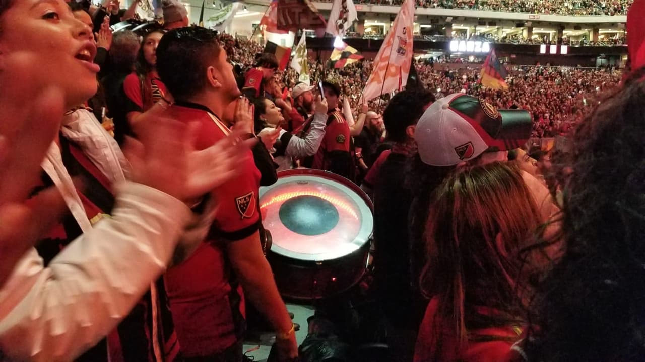 En las tribunas del Mercedes-Benz Stadium se vive la Final por la MLS Cup con todo el fervor de los fanáticos del Atlanta United.