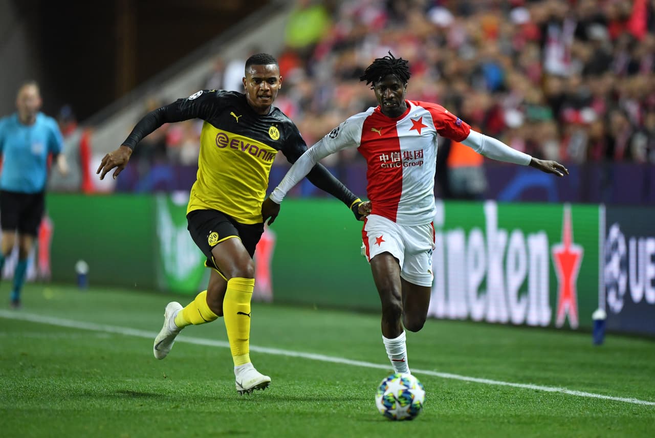 Este jugador marroquí, nacido en Madrid, inició su carrera deportiva en el Club Deportivo Colonia Ofigevi, en Getafe.