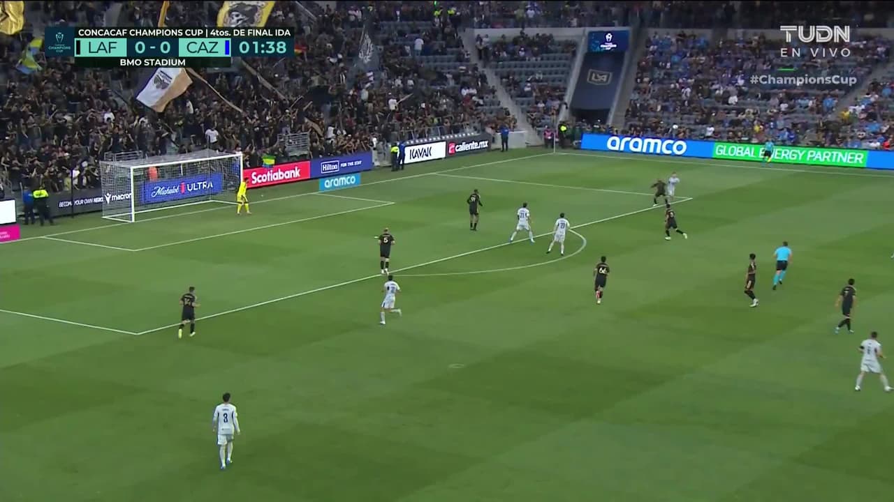 ¡TIRO ATAJADO! disparo por Gabriel Fernández.